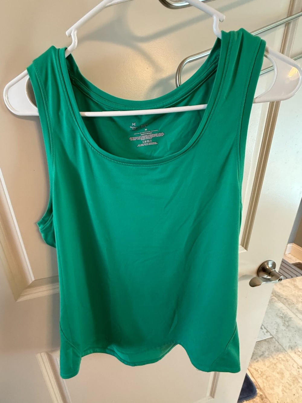 Women's Emerald Scoop Neck Tank Top - Versatile Everyday Layer